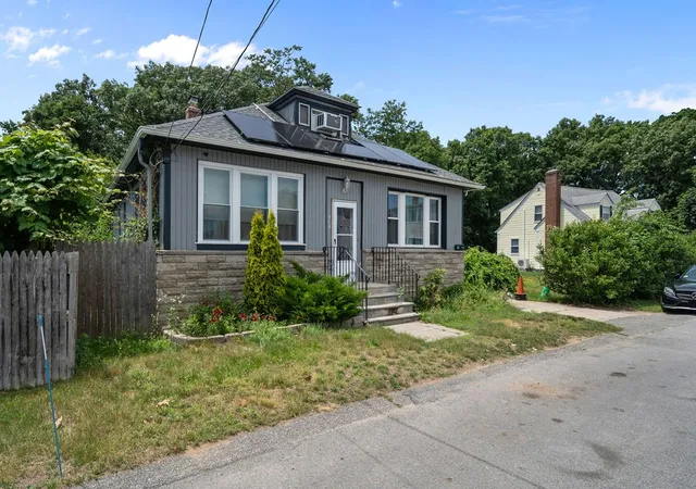 Homes for sale in North Providence, RI | 310 Langdon St, North Providence, RI 02904 | MLS# 1416608
