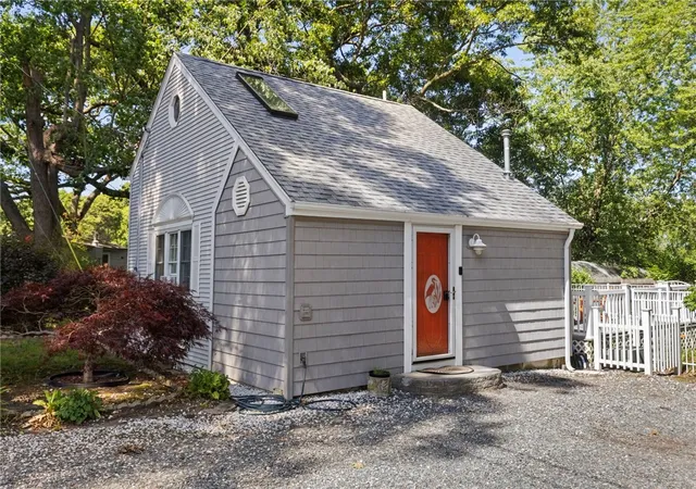 1st image of 11 N Shore St, Warwick, RI 02889 | MLS# 1416656