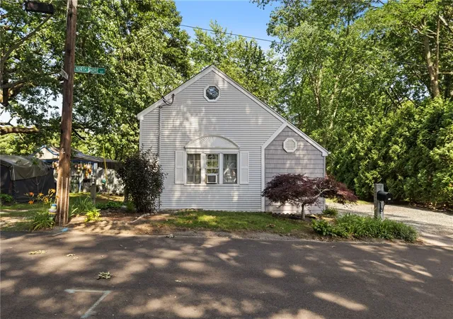 3rd image of 11 N Shore St, Warwick, RI 02889 | MLS# 1416656