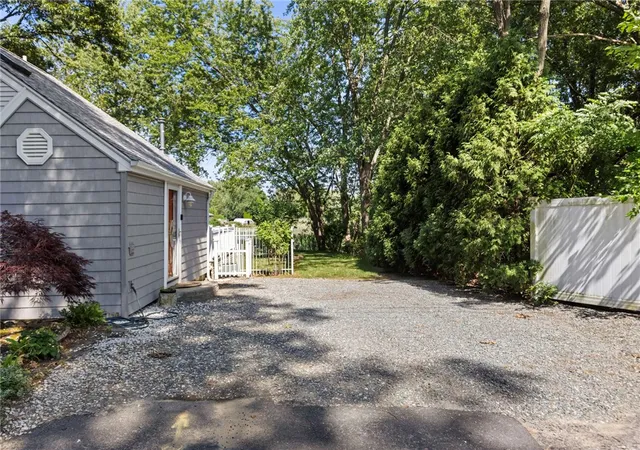 4th image of 11 N Shore St, Warwick, RI 02889 | MLS# 1416656