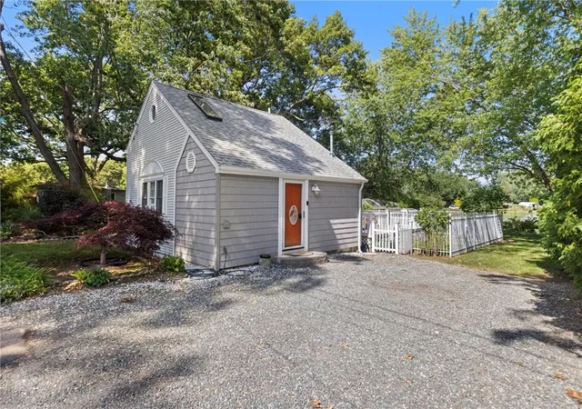 5th image of 11 N Shore St, Warwick, RI 02889 | MLS# 1416656