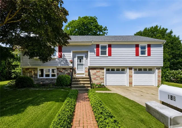 Homes for sale in Middletown, RI | 18 Continental Dr, Middletown, RI 02842 | MLS# 1417136