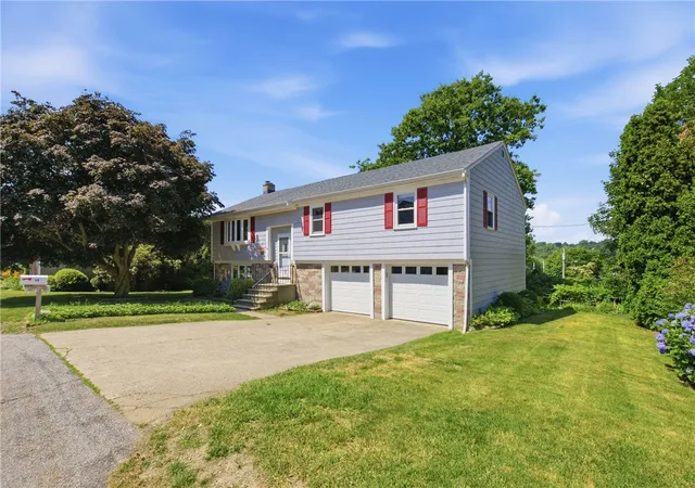 Homes for sale in Middletown, RI | 18 Continental Dr, Middletown, RI 02842 | MLS# 1417136