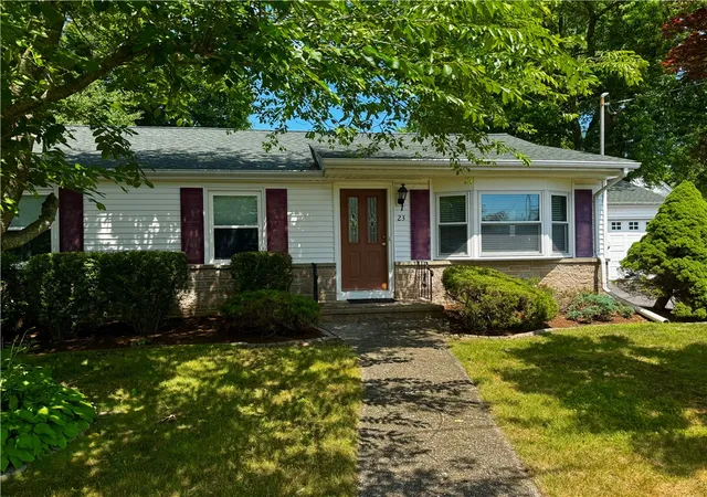 Homes for sale in Lincoln, RI | 23 Edendale Dr, Lincoln, RI 02865 | MLS# 1416088