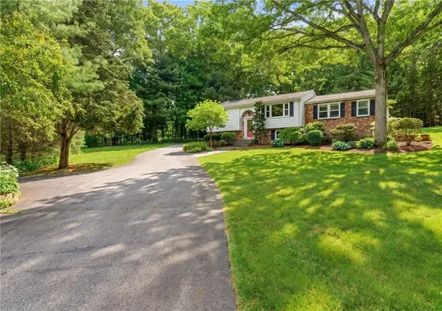 38th image of 8 Ledgemont Dr, Lincoln, RI 02865 | MLS# 1417069