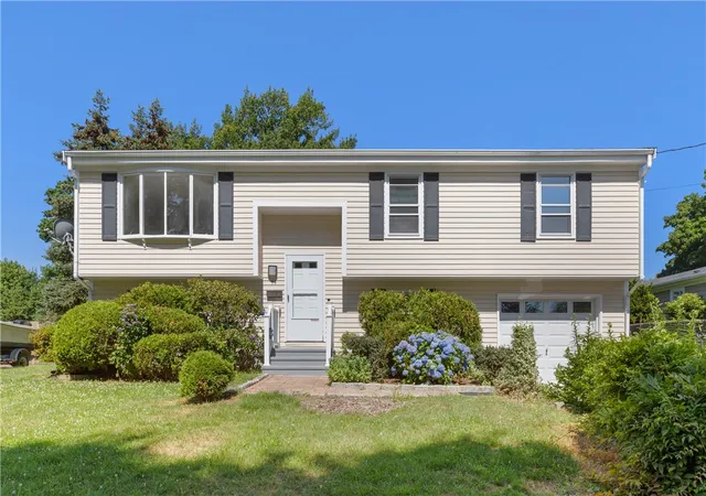 Homes for sale in Middletown, RI | 94 Ridgewood Rd, Middletown, RI 02842 | MLS# 1416475