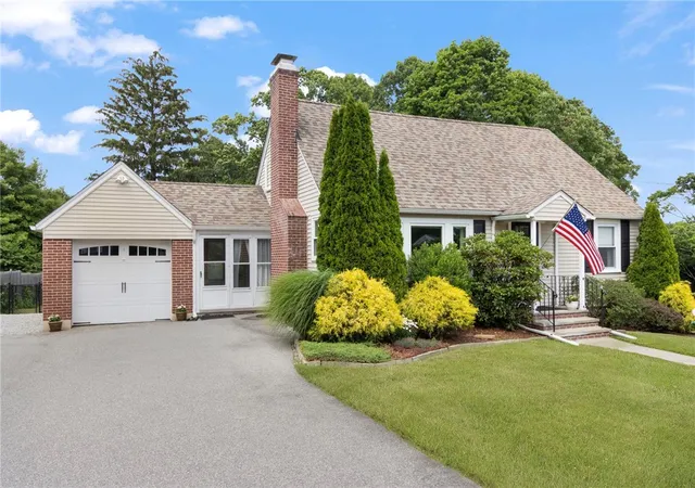 3rd image of 25 Leroy Ave, Warwick, RI 02889 | MLS# 1417220