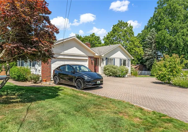 3rd image of 94 Greening Ln, Cranston, RI 02920 | MLS# 1417179
