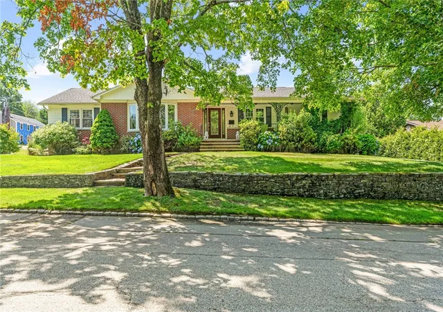 5th image of 94 Greening Ln, Cranston, RI 02920 | MLS# 1417179