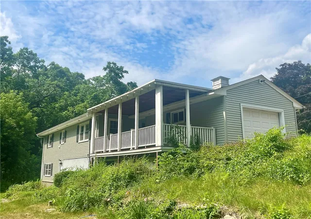 5th image of 182 Highland St, Woonsocket, RI 02895 | MLS# 1416865