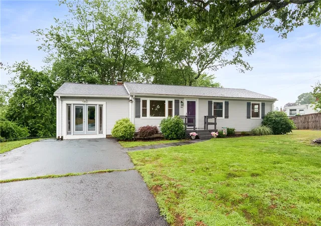 3rd image of 84 Hilton Rd, Warwick, RI 02889 | MLS# 1417274