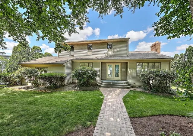 2nd image of 129 Seaside Dr, Jamestown, RI 02835 | MLS# 1417282