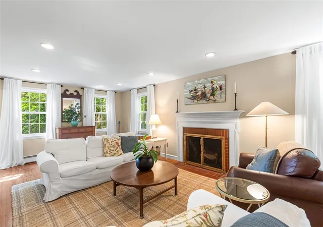 Homes for sale in Barrington, RI | 20 Terrace Dr, Barrington, RI 02806 | MLS# 1417116