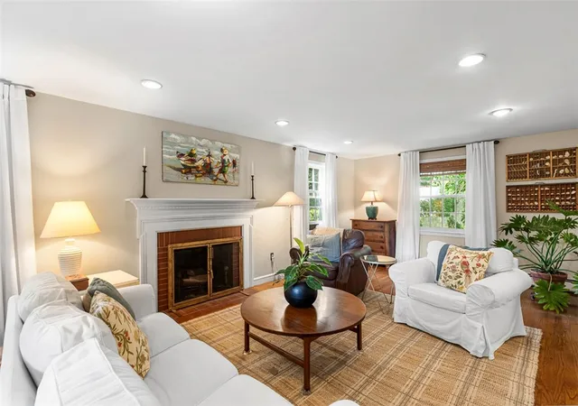 Homes for sale in Barrington, RI | 20 Terrace Dr, Barrington, RI 02806 | MLS# 1417116