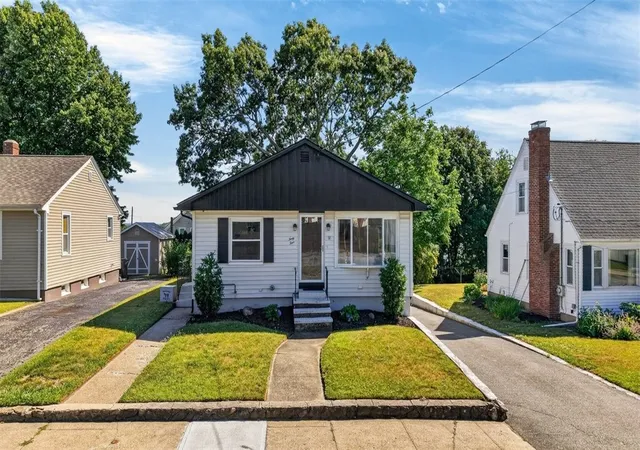 Homes for sale in Cranston, RI | 44 Cliff Ave, Cranston, RI 02920 | MLS# 1417150