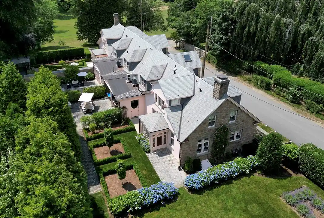 Photo 1 of Mansion for sale at 2 Hazard Ave, Newport, RI 02840 | MLS# 1417304 | Listing updated on 2026-10-26