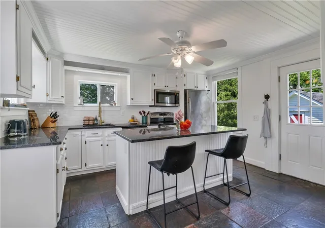 Homes for sale in Portsmouth, RI | 279 Jepson Ln, Portsmouth, RI 02871 | MLS# 1417208