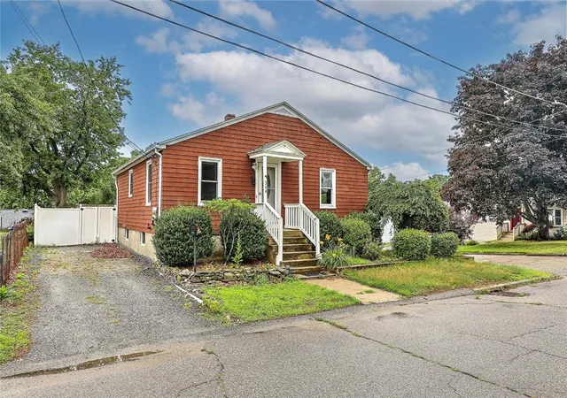 Homes for sale in Woonsocket, RI | 264 Phillips St, Woonsocket, RI 02895 | MLS# 1417102