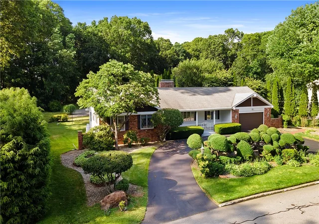 Homes for sale in East Greenwich, RI | 20 Oak Dell Cir, East Greenwich, RI 02818 | MLS# 1416937