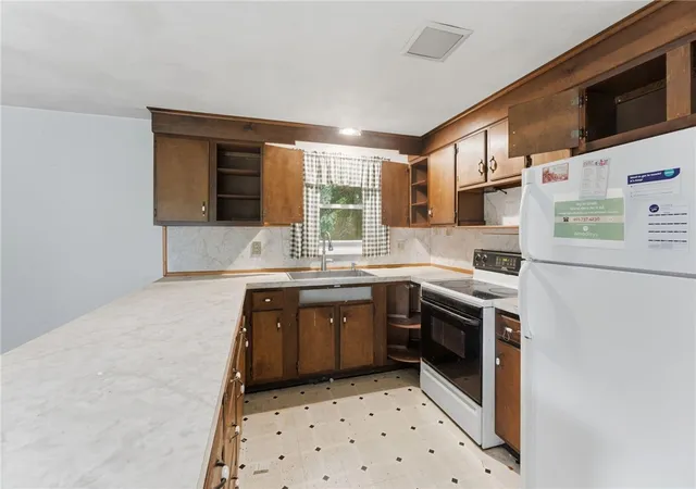 5th image of 41 Shirley St, Warwick, RI 02888 | MLS# 1417028