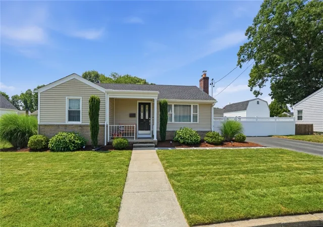 Homes for sale in Cranston, RI | 74 Brookfield Dr, Cranston, RI 02920 | MLS# 1417376