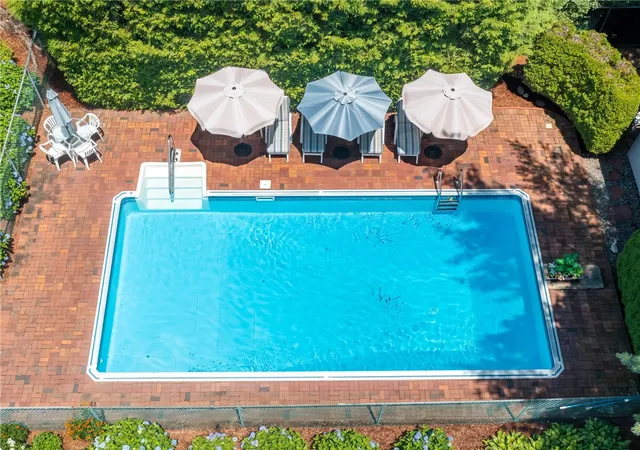 2nd image of 10 Ridgefield Dr, East Greenwich, RI 02818 | MLS# 1417397