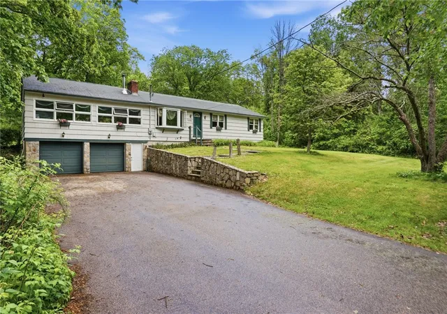 Homes for sale in Coventry, RI | 1556 Harkney Hil Rd, Coventry, RI 02816 | MLS# 1417417