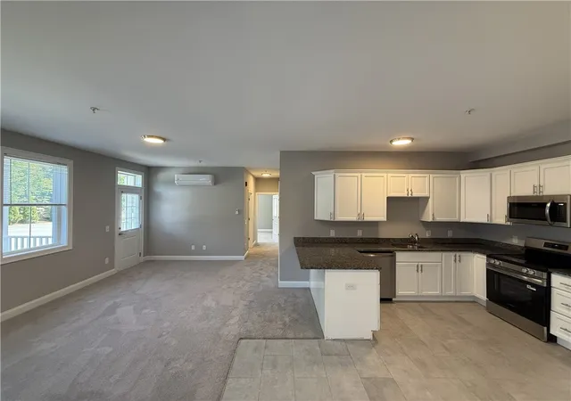 3rd image of 1535 Atwood Ave #204, Johnston, RI 02919 | MLS# 1417443