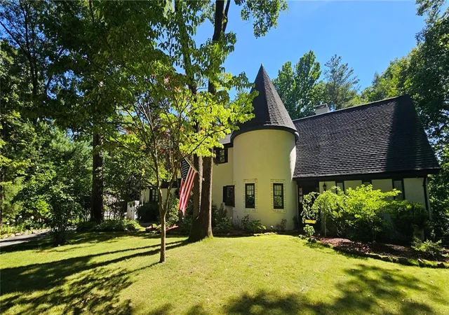 Homes for sale in Smithfield, RI | 14 Maplecrest Dr, Smithfield, RI 02828 | MLS# 1417250