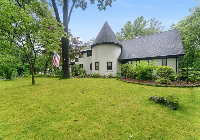 Homes for sale in Smithfield, RI | 14 Maplecrest Dr, Smithfield, RI 02828 | MLS# 1417250