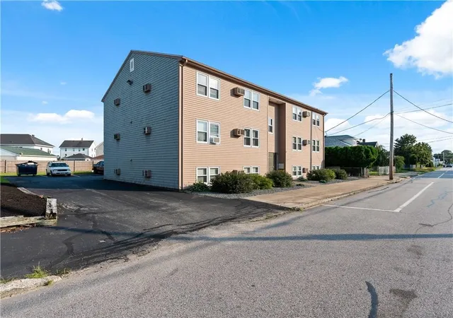 2nd image of 715 Cottage St, Pawtucket, RI 02861 | MLS# 1417450