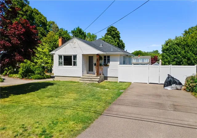 3rd image of 8 Longvue Ave, Westerly, RI 02891 | MLS# 1416874