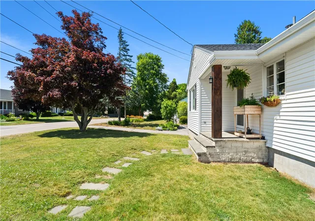4th image of 8 Longvue Ave, Westerly, RI 02891 | MLS# 1416874