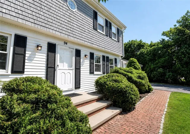 Homes for sale in Portsmouth, RI | 94 Ferreira Ter, Portsmouth, RI 02871 | MLS# 1417456
