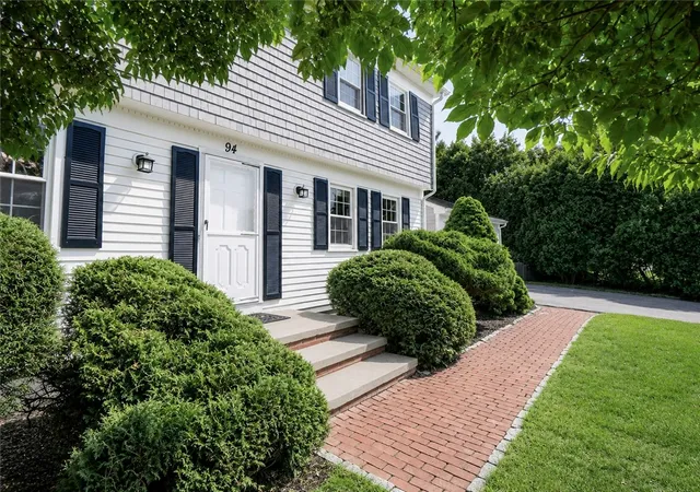 Homes for sale in Portsmouth, RI | 94 Ferreira Ter, Portsmouth, RI 02871 | MLS# 1417456