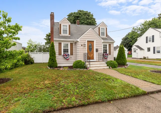 3rd image of 165 Second St, Pawtucket, RI 02861 | MLS# 1417174