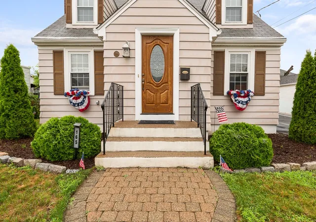 4th image of 165 Second St, Pawtucket, RI 02861 | MLS# 1417174