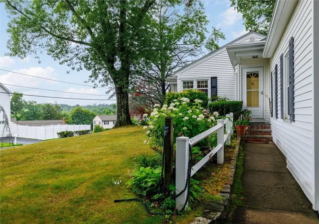 Homes for sale in Cranston, RI | 95 Priscilla Dr, Cranston, RI 02921 | MLS# 1417487