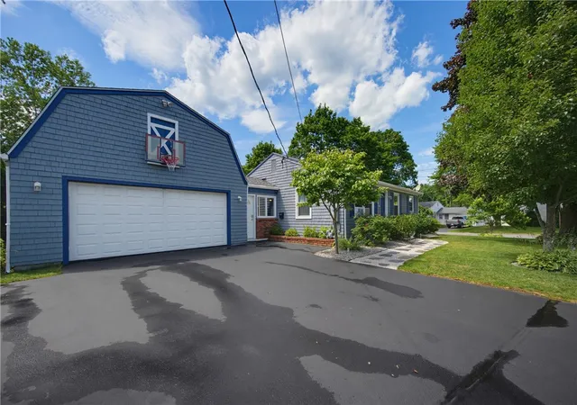 Photo 3 of Single family home for sale at 178 Halsey Rd, Woonsocket, RI 02895 | MLS# 1417531 | Listing updated on 2026-07-23