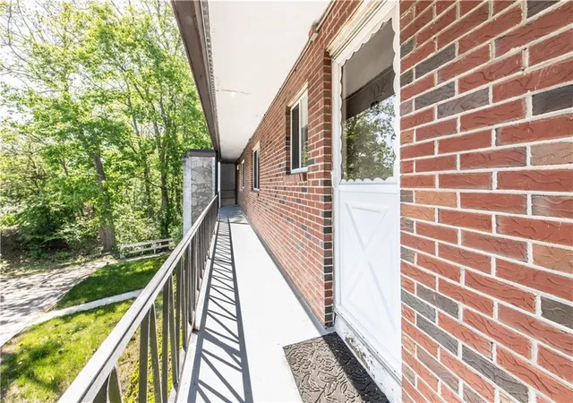 Homes for sale in Warwick, RI | 72 W Shore Rd #202, Warwick, RI 02889 | MLS# 1417553