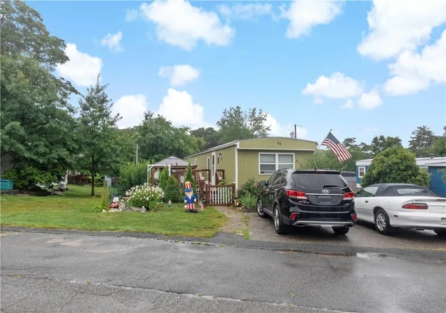 Homes for sale in Tiverton, RI | 301 Bulgarmarsh Rd, Tiverton, RI 02878 | MLS# 1417535