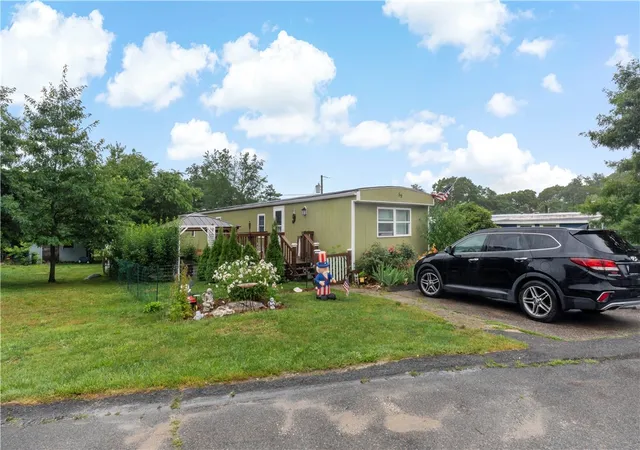 Homes for sale in Tiverton, RI | 301 Bulgarmarsh Rd, Tiverton, RI 02878 | MLS# 1417535