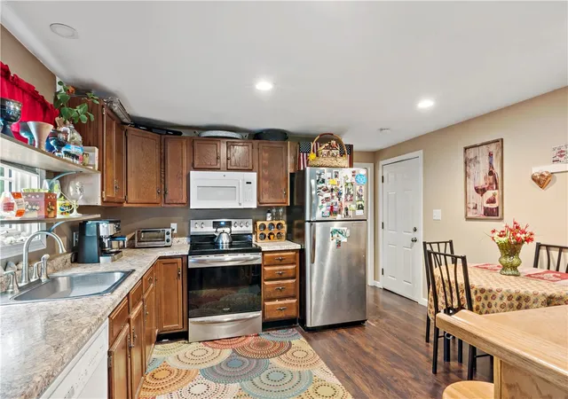 Homes for sale in Tiverton, RI | 301 Bulgarmarsh Rd, Tiverton, RI 02878 | MLS# 1417535