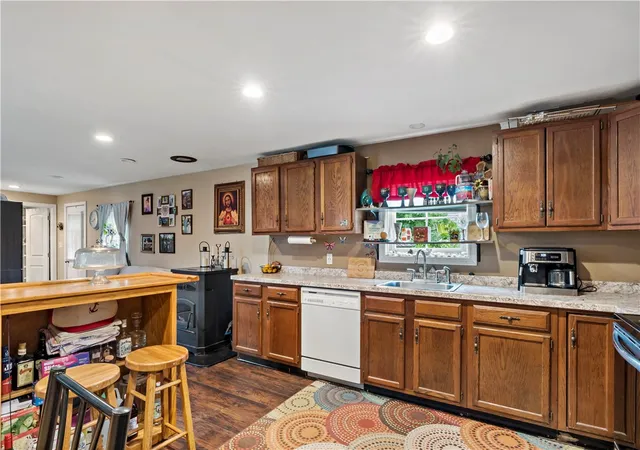 Homes for sale in Tiverton, RI | 301 Bulgarmarsh Rd, Tiverton, RI 02878 | MLS# 1417535