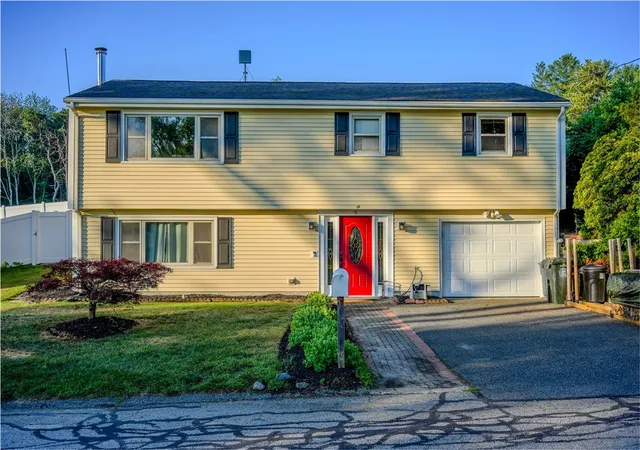 1st image of 150 Coolidge St, Swansea, MA 02777 | MLS# 1417618