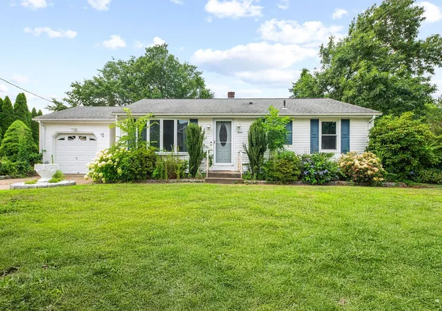 Homes for sale in West Warwick, RI | 12 Janet Dr, West Warwick, RI 02893 | MLS# 1417633