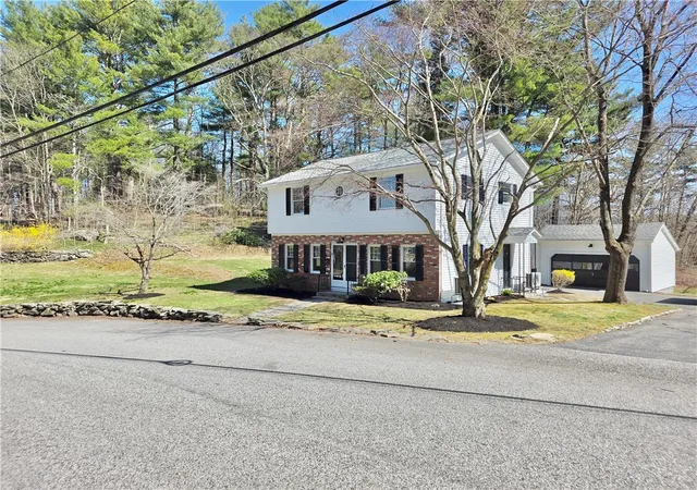 Photo 2 of Single family home for sale at 8 Wolf Hl Rd, Smithfield, RI 02917 | MLS# 1417643 | Listing updated on 2026-08-04