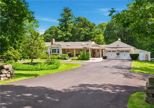 Homes for sale in Glocester, RI | 226 Tourtellot Hill Rd, Glocester, RI 02814 | MLS# 1417630