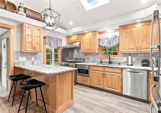 Homes for sale in Glocester, RI | 226 Tourtellot Hill Rd, Glocester, RI 02814 | MLS# 1417630