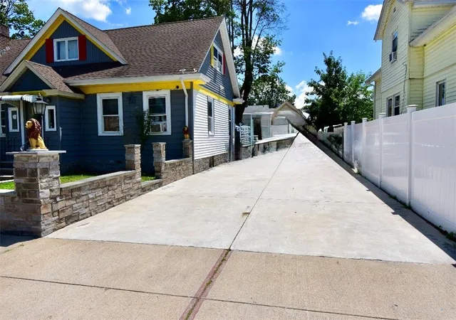 Photo 3 of Single family home for sale at 262 W Forest Ave, Pawtucket, RI 02860 | MLS# 1417631 | Listing updated on 2026-08-03